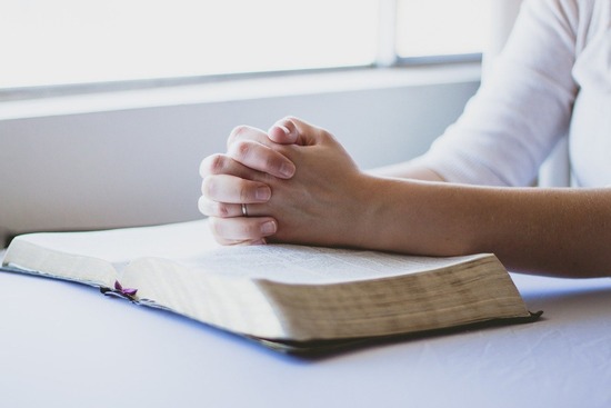 15 Examples of Prayer in the Bible